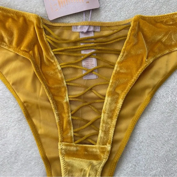 SAVAGE X FENTY Velvet Vixen Brazilian Panty in Honeycomb Yellow Sz M NWT - Picture 6 of 10